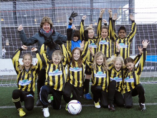 SKRS sponsort tenues van team E7 van VV Schagen