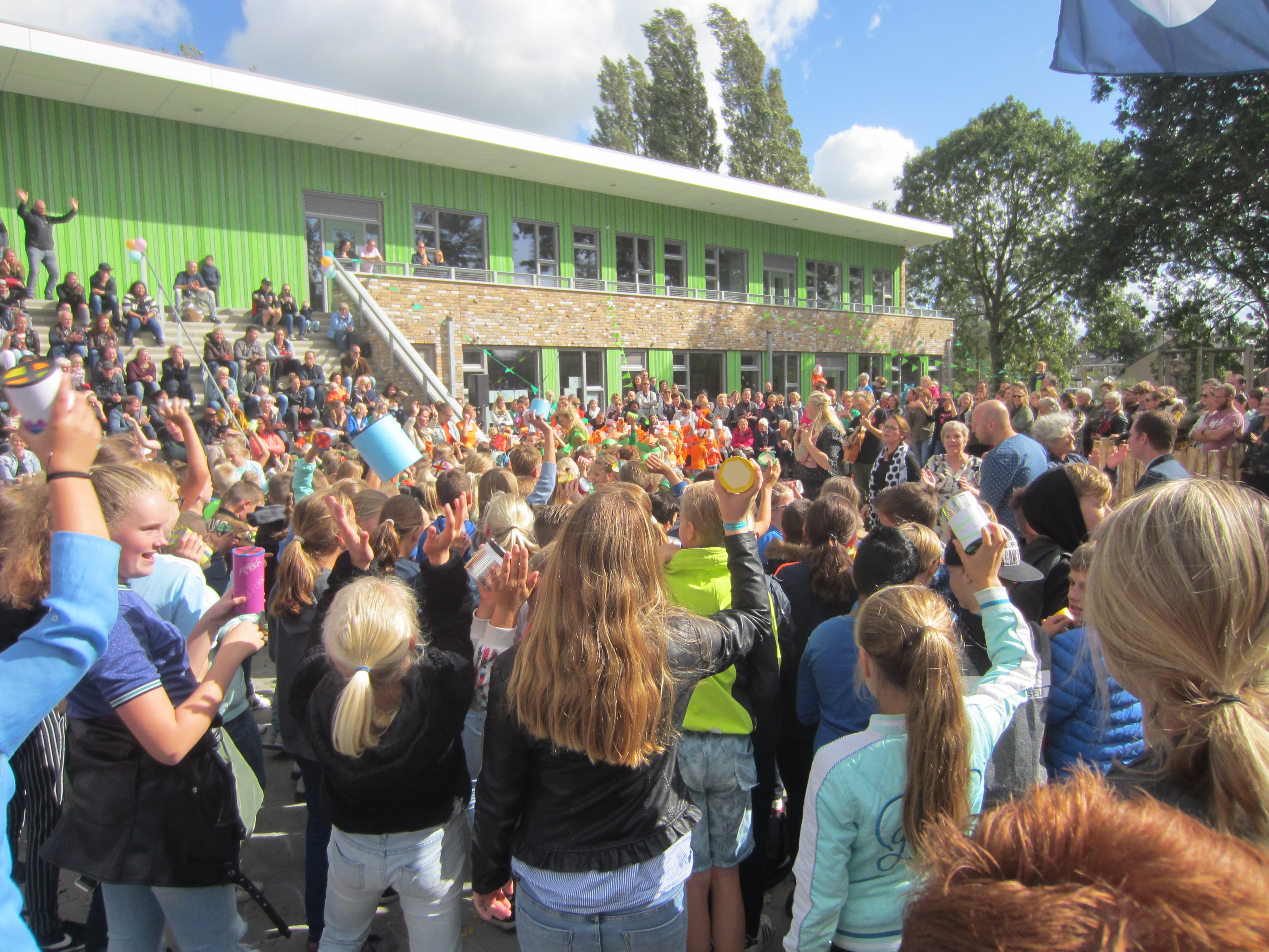 Openingsfeest IKC De Rank zonnig en muzikaal