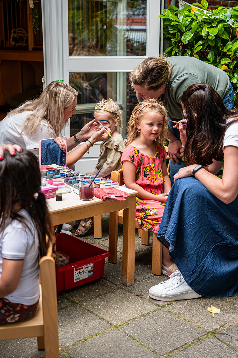 Prinses Anna, glittertatoeages en ballonfiguren op het zomerfeest!